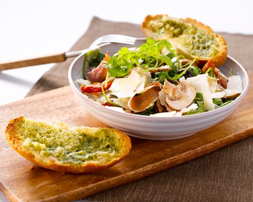 recipe image Salade méditerranéenne aux champignons bruns