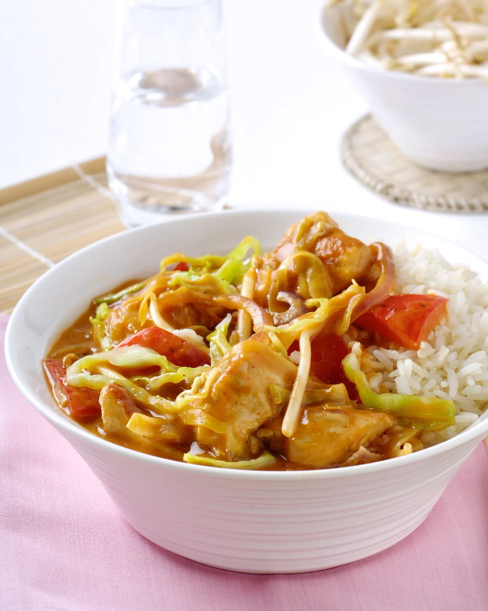 recipe image Thaise curry van kip en groente met witte rijst