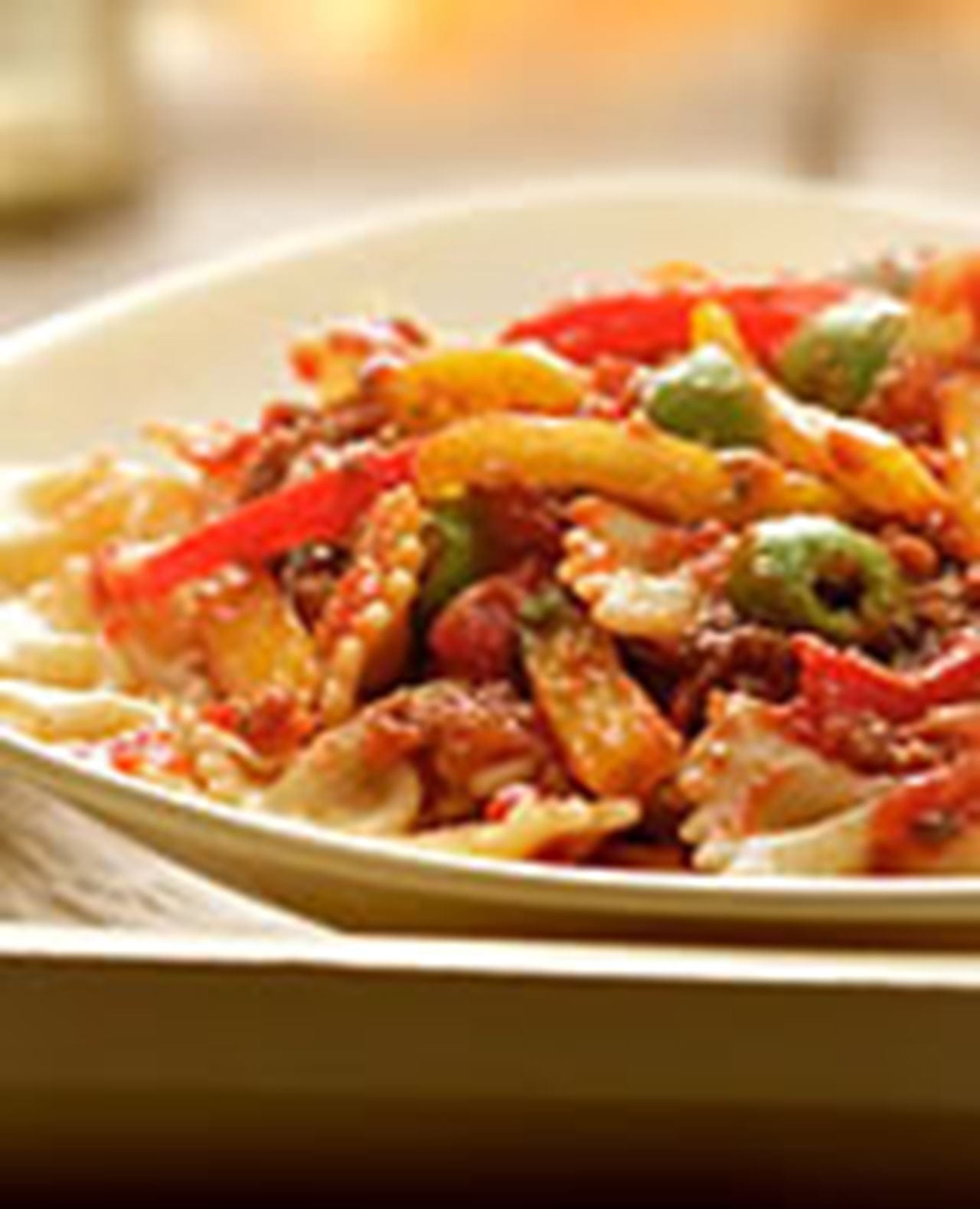 recipe image Pasta Bolognese met paprika, olijven en pesto