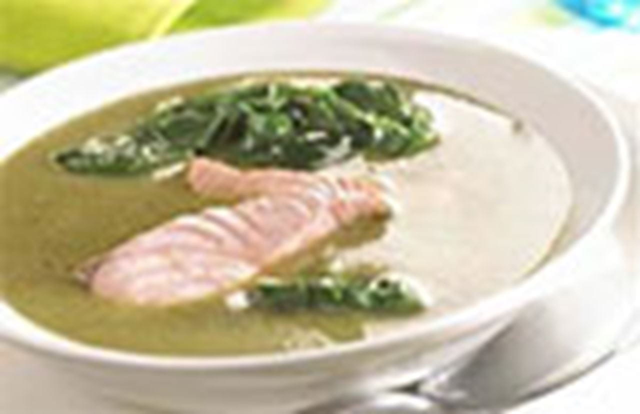 recipe image Saumon à l'étouffée avec épinards et crème aigre