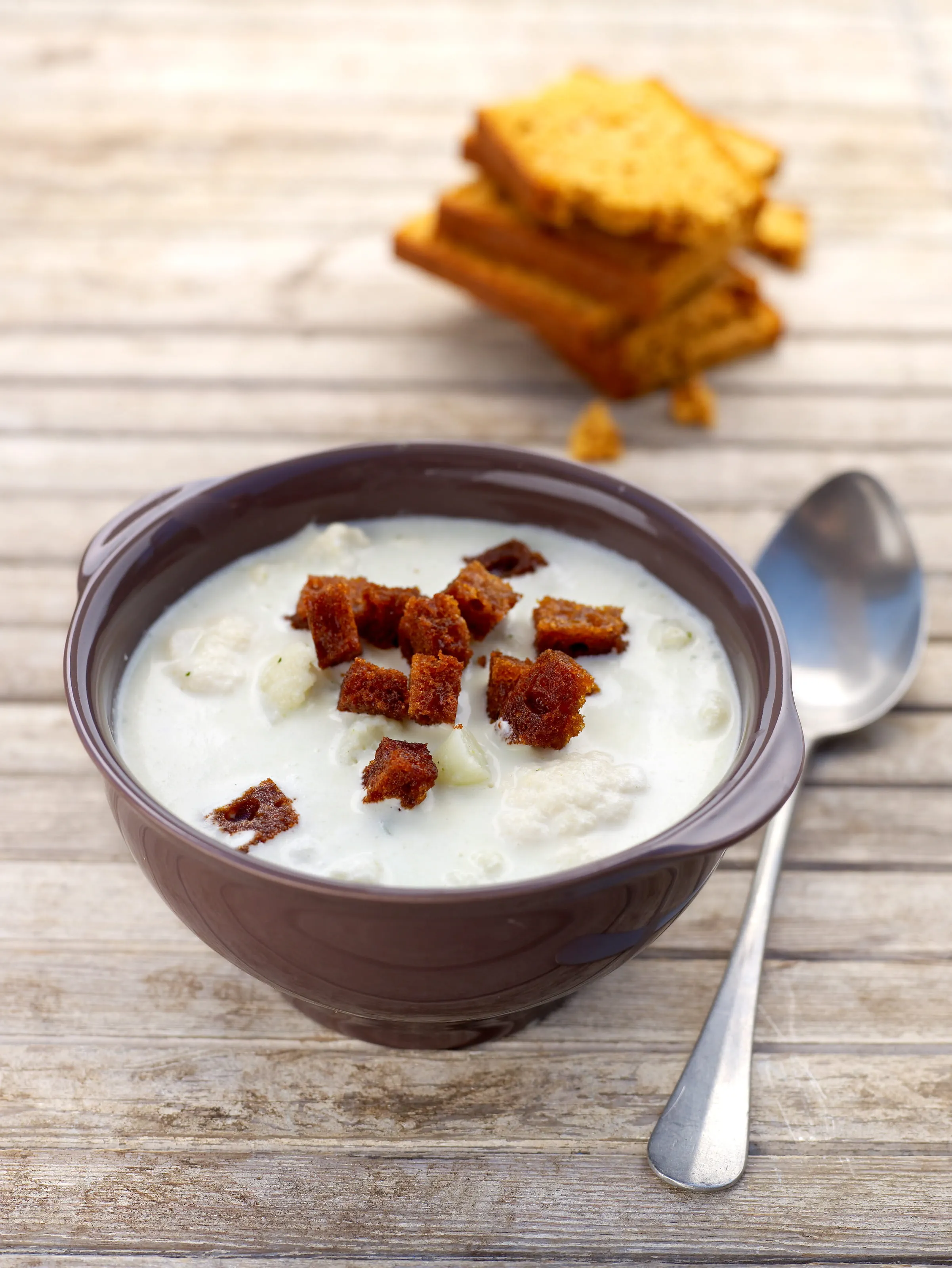 recipe image Potage au chou-fleur et croutons de pain d'épices