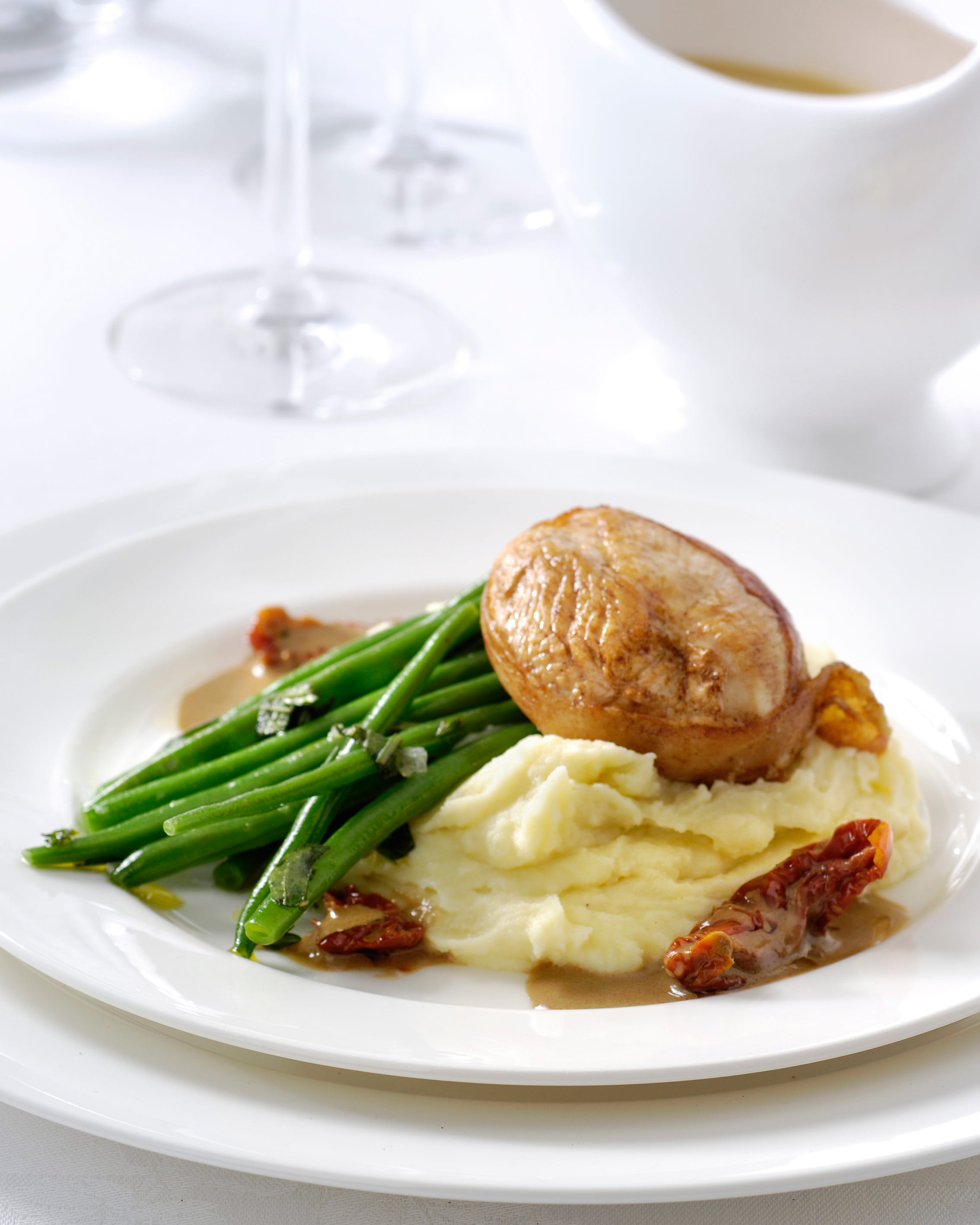 recipe image Tournedos de dinde au pancetta et jus balsamique aux petites tomates séchées