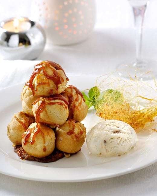 recipe image Profiterolles fourrés à la glace Pécan-Caramel