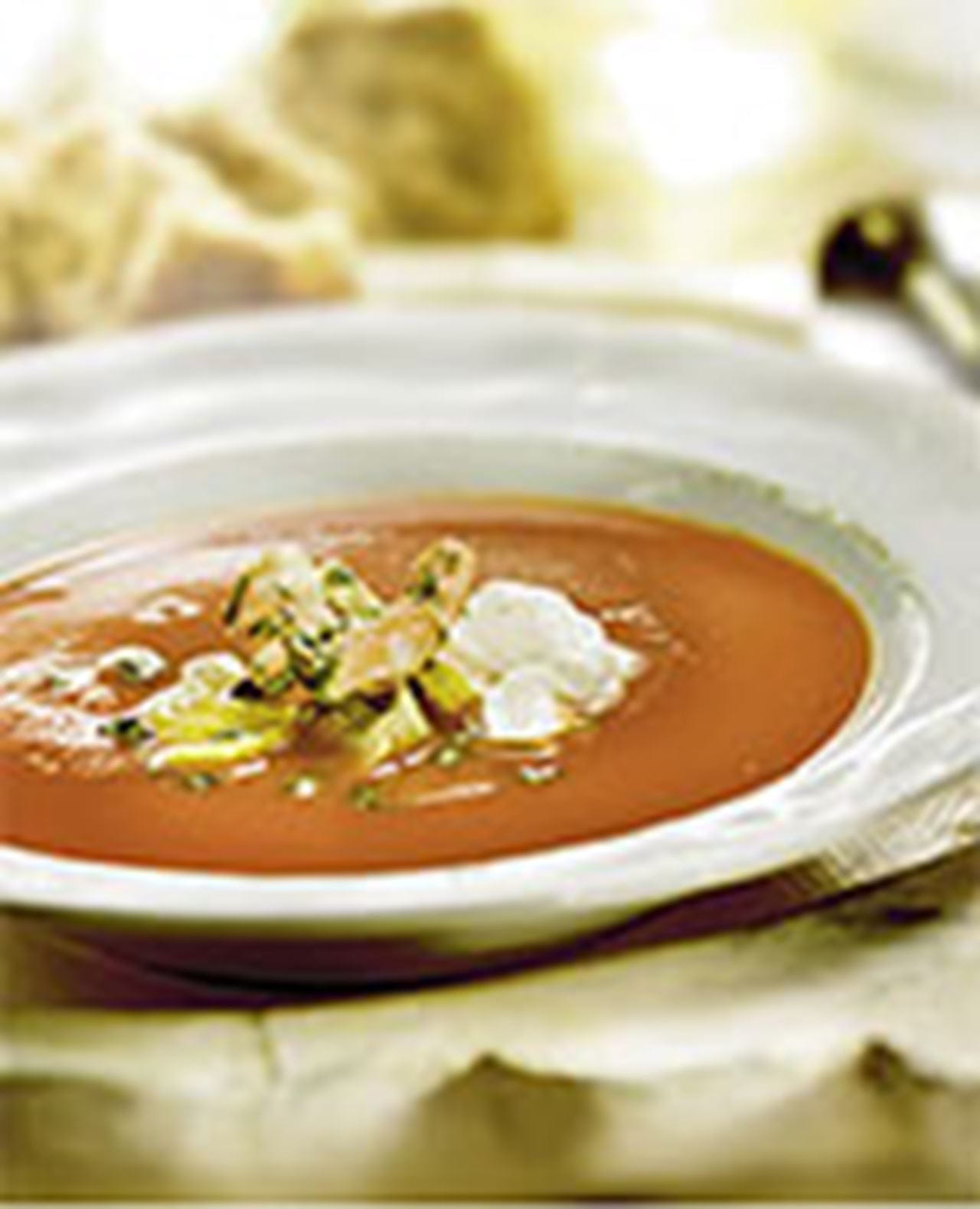 recipe image Soupe crémeuse de poivron avec gambas et artichauts