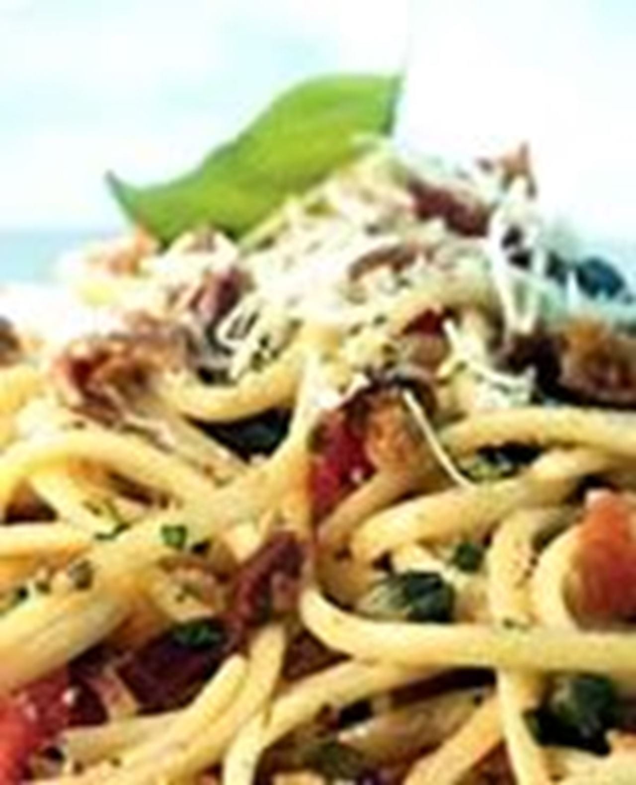 recipe image Linguine aux anchois, olives et câpres