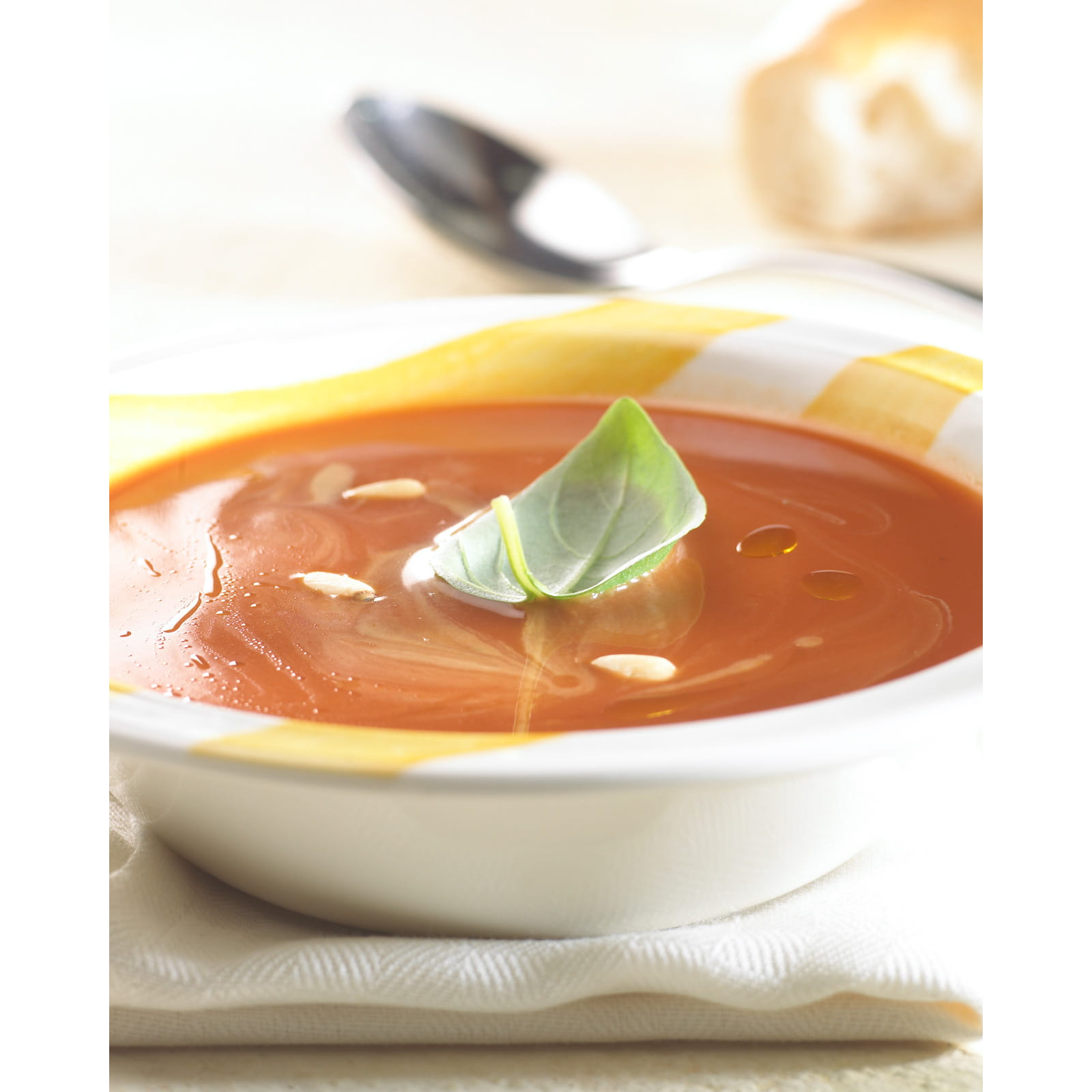 recipe image Potage de tomates frais avec ricotta et basilic