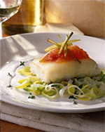 recipe image Colin d'Alaska avec fromage à raclette, sauce au riesling et confiture de tomates