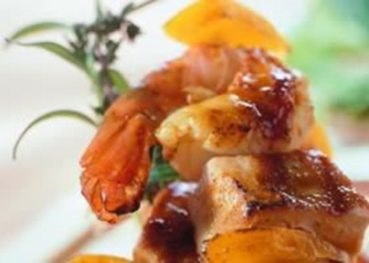 recipe image Brochette de scampi et de thon, marinée dans une sauce curry