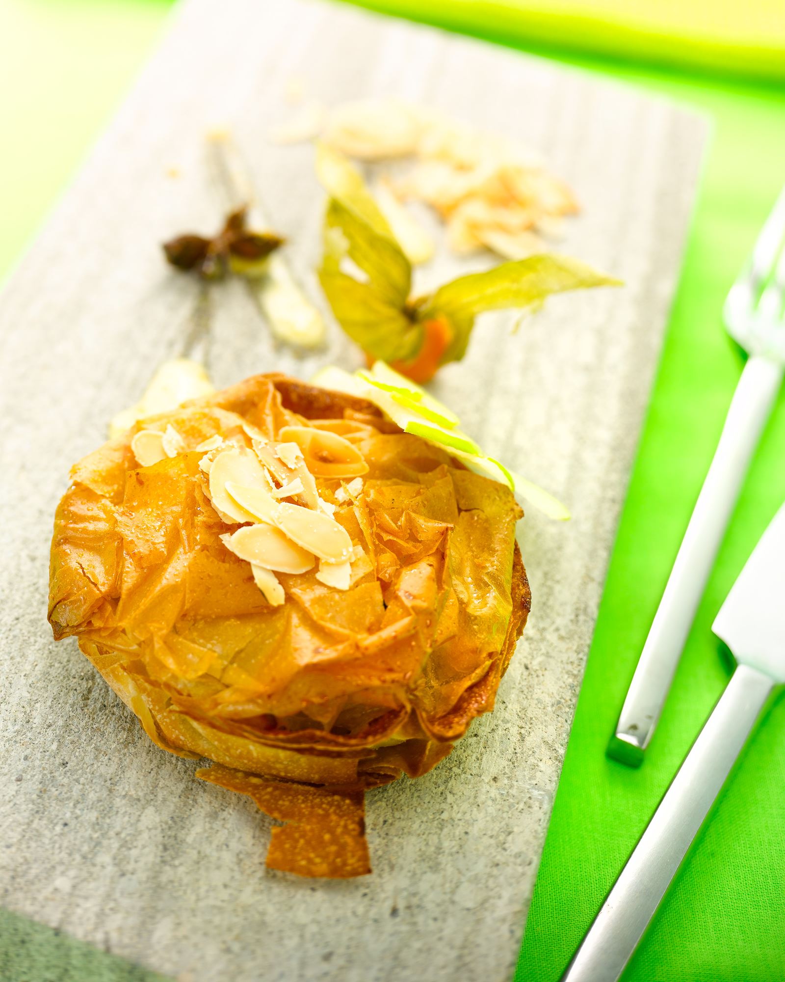 recipe image Dessert marocain aux pommes (pastilla) à la feuille de brick et aux amandes