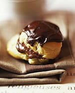 recipe image Choux à la crème nappés de sauce chocolat