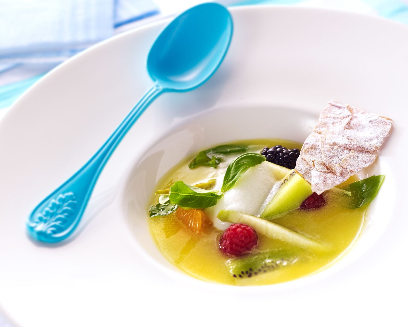 recipe image Soupe d'ananas aux fruits, basilic et sorbet citron