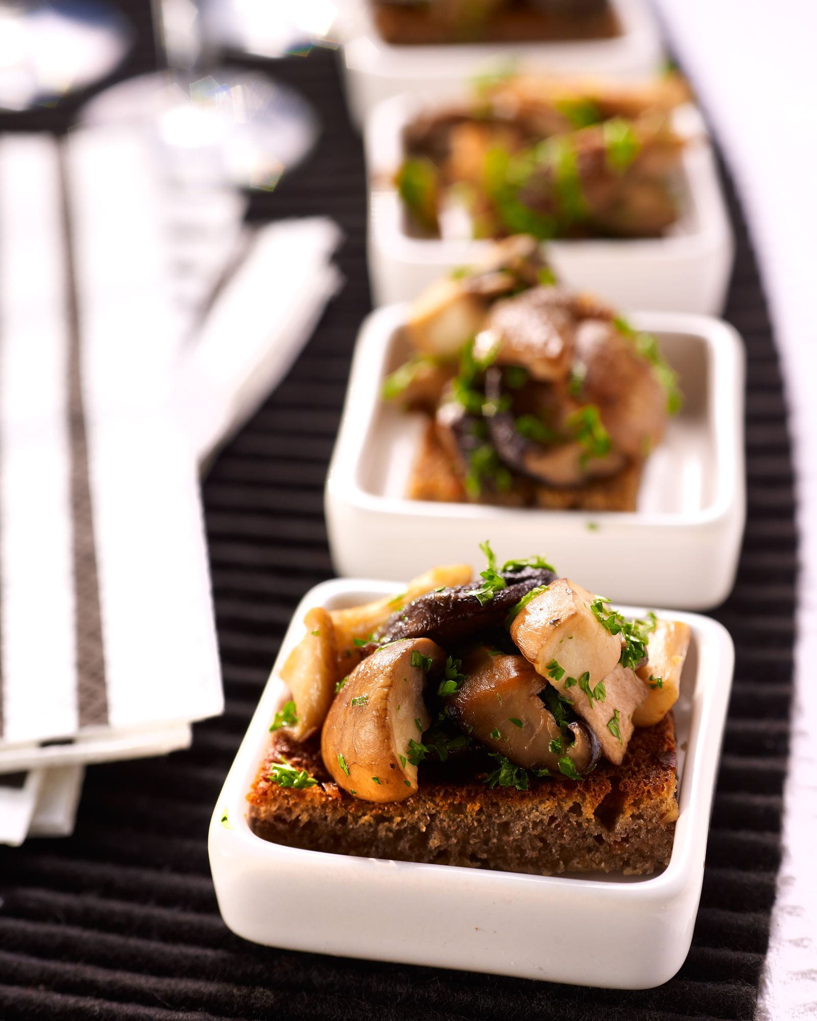 recipe image Bruschetta à l'ail et aux champignons des bois