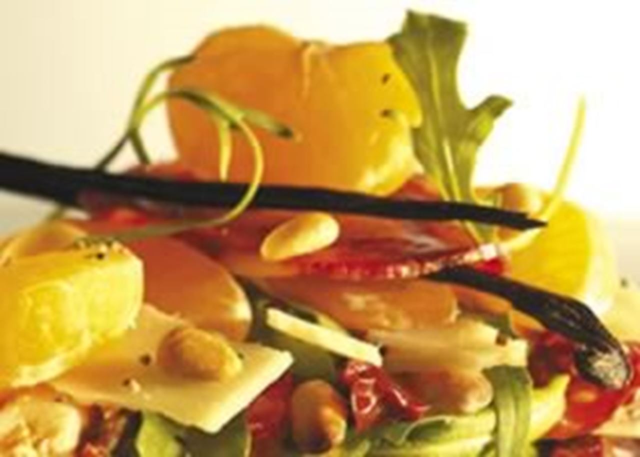 recipe image Salade de crabe aux mandarines, chorizo séché et sauce à la vanille