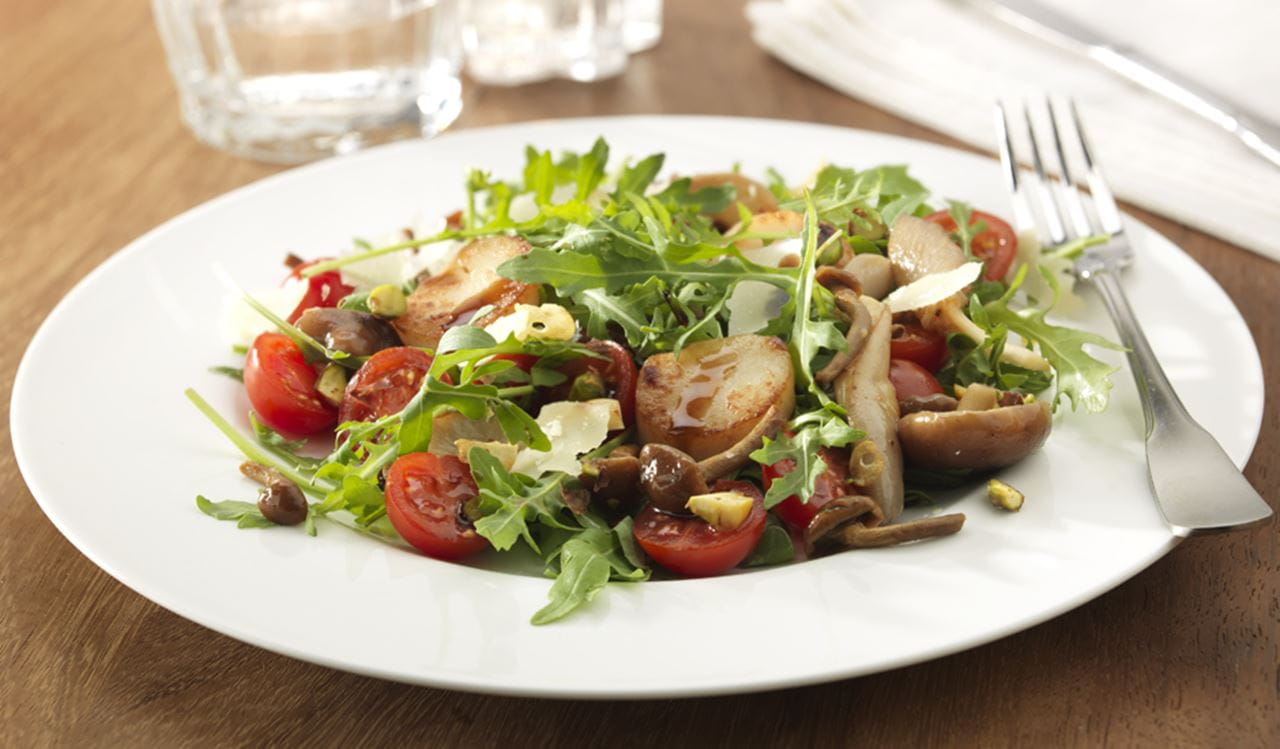 recipe image Salade de champignons, coquilles Saint-Jacques et pistaches