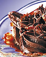 recipe image Crêpes au cacao roulées en tulipes et fourrées à la mousse au chocolat