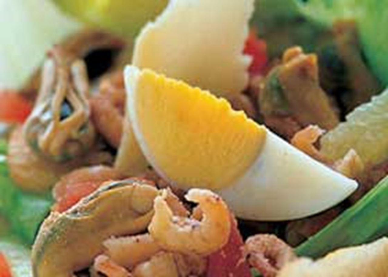 recipe image Salade de moules de zélande aux crevettes, à l'avocat et au pamplemousse