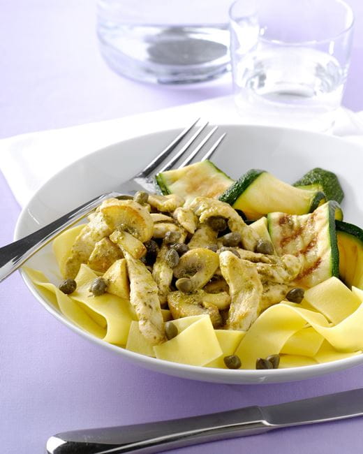 recipe image Poulet sauté au pesto, légumes grillés et pappardelle