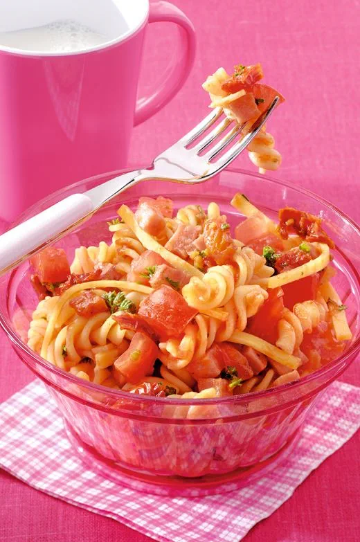 recipe image Salade de pâtes au jambon, fromage et petites tomates