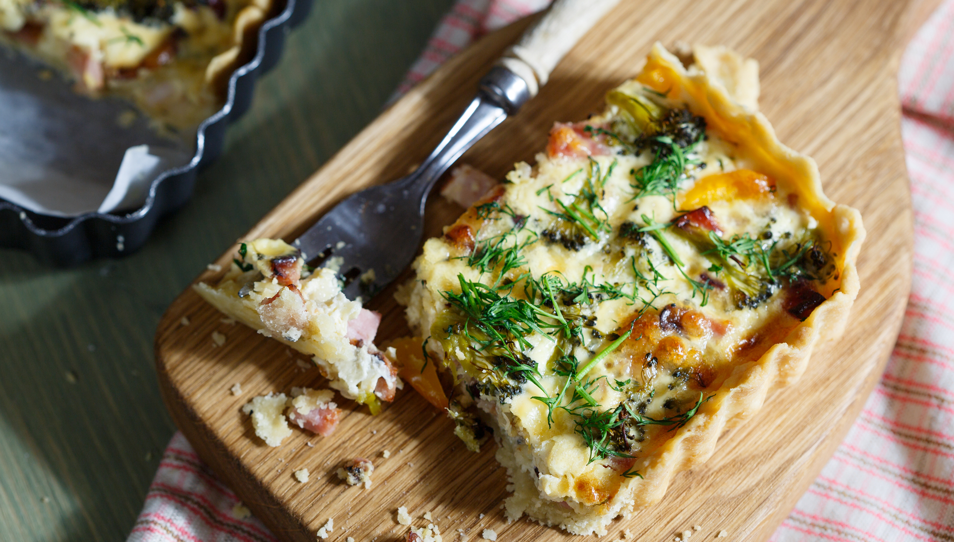 recipe image Quiche aux brocolis, champignons et lardons