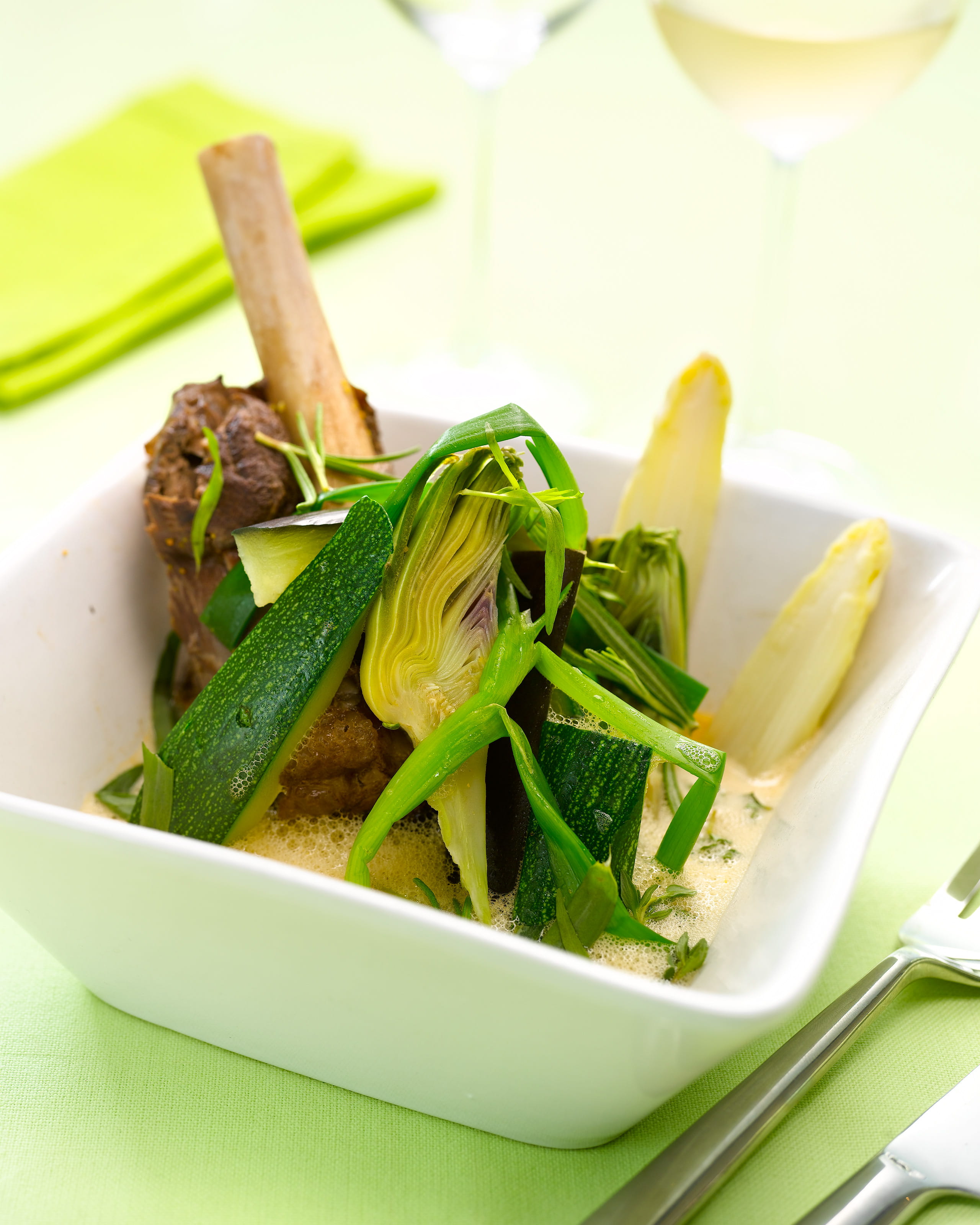 recipe image Waterzooi de volaille aux petits légumes et pommes de terre à la marjolaine