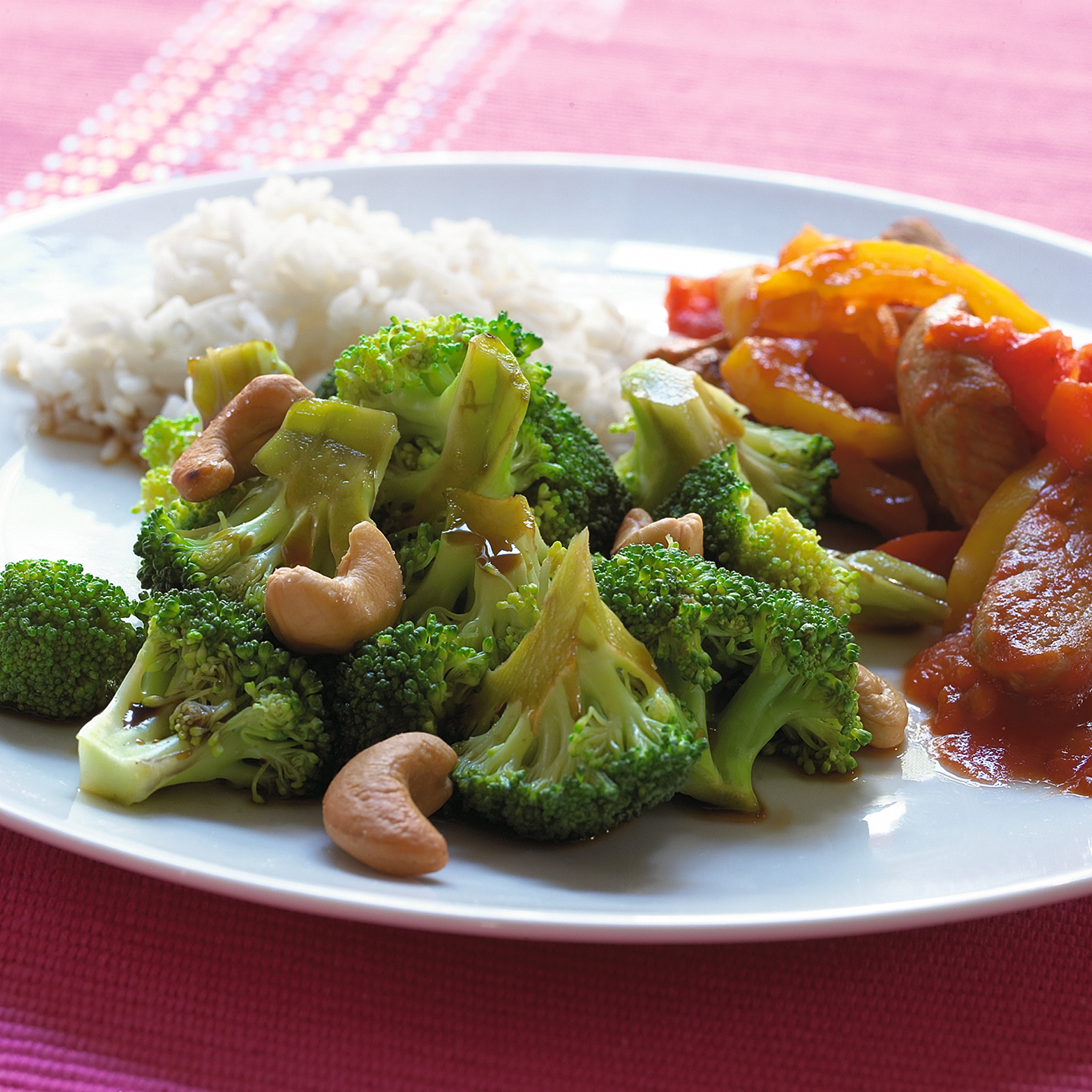 recipe image Brocoli au wok avec lamelles d’escalope et riz