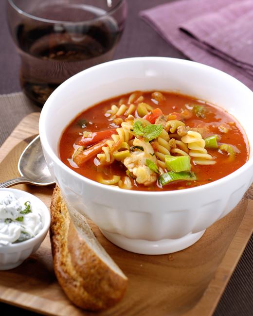 recipe image Soupe de légumes méditerranéenne aux olives et à la menthe fraîche