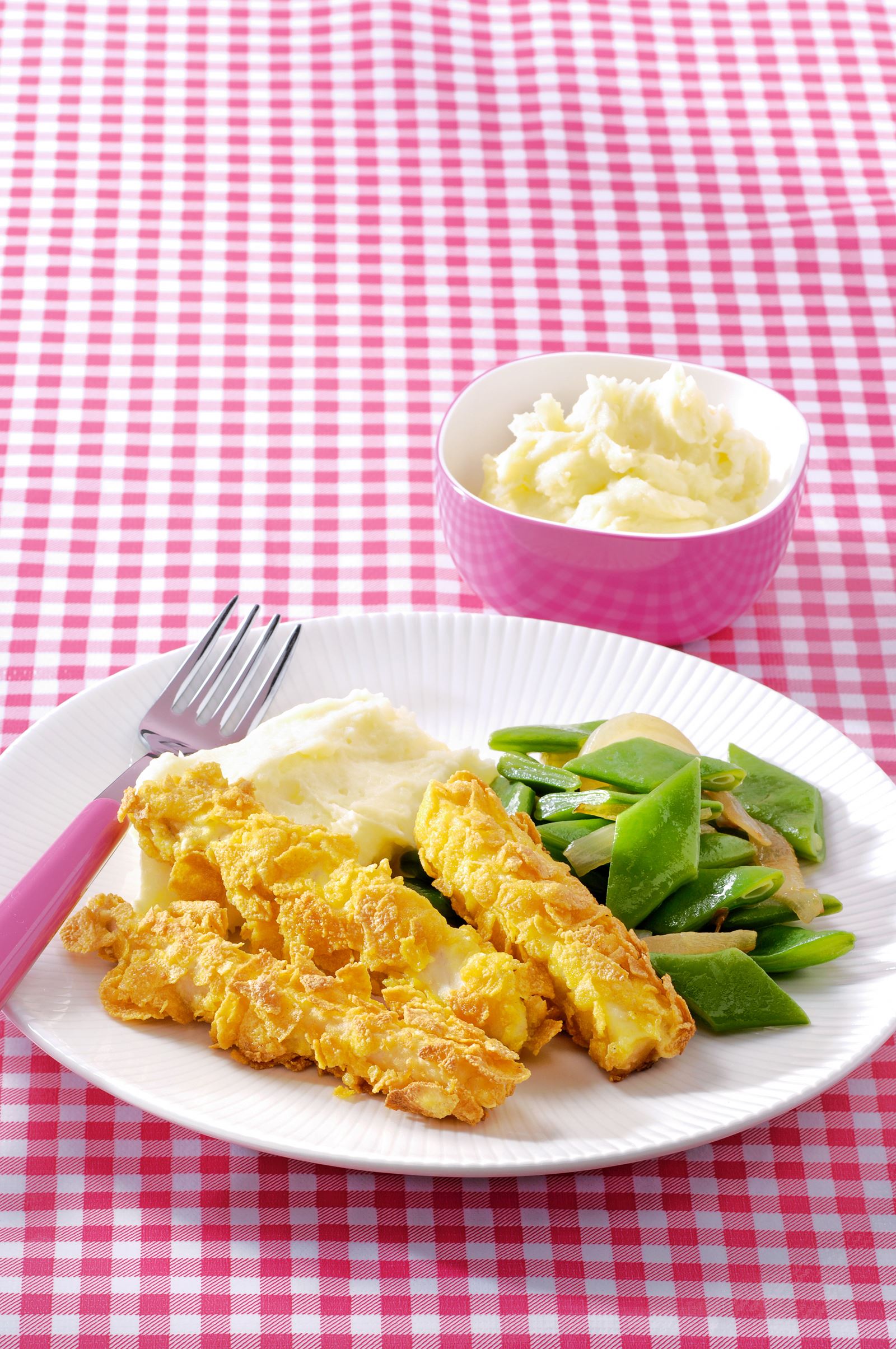 recipe image Bâtonnets de poisson panés fait maison, purée et haricots sabre