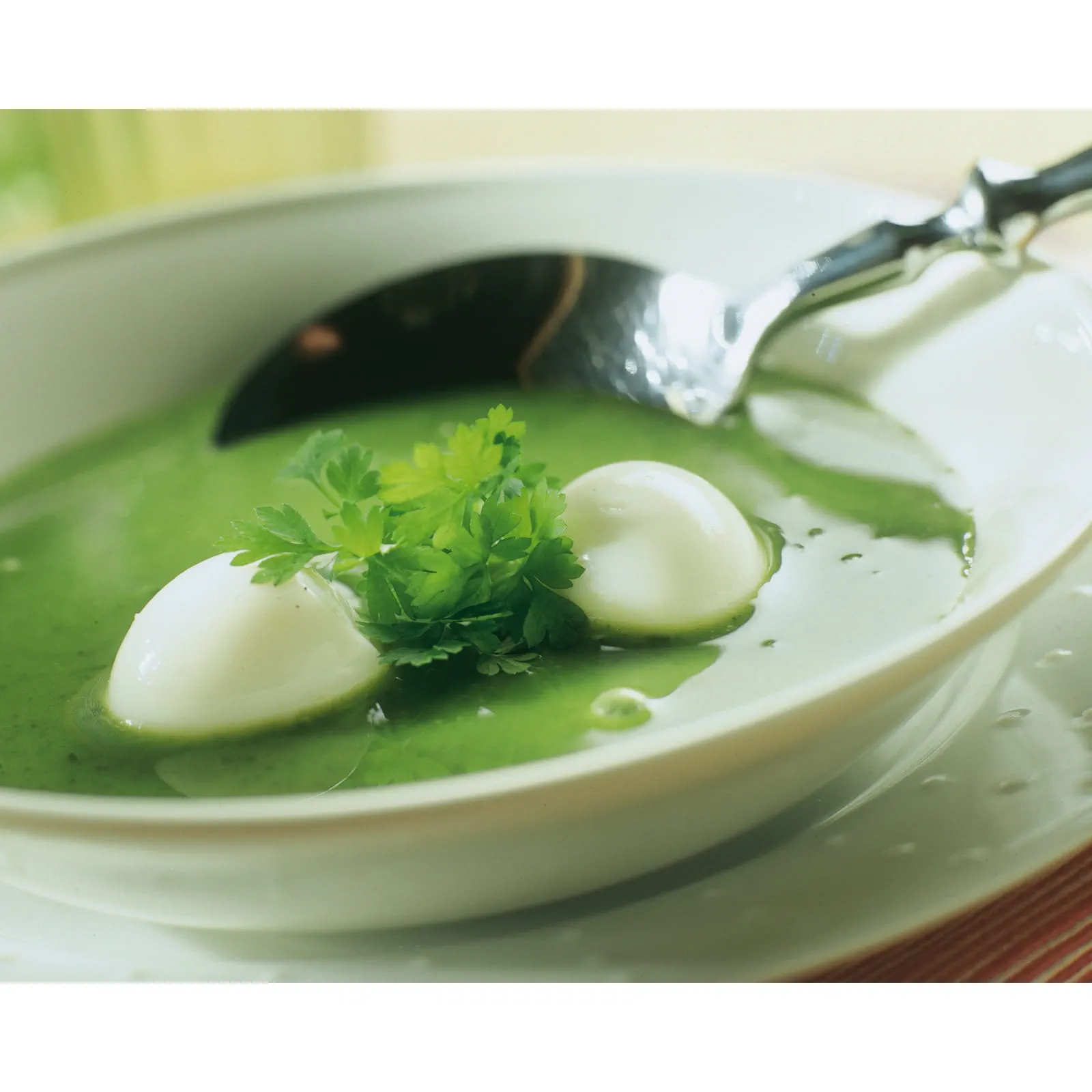 recipe image Duo de soupe aux épinards et au cerfeuil