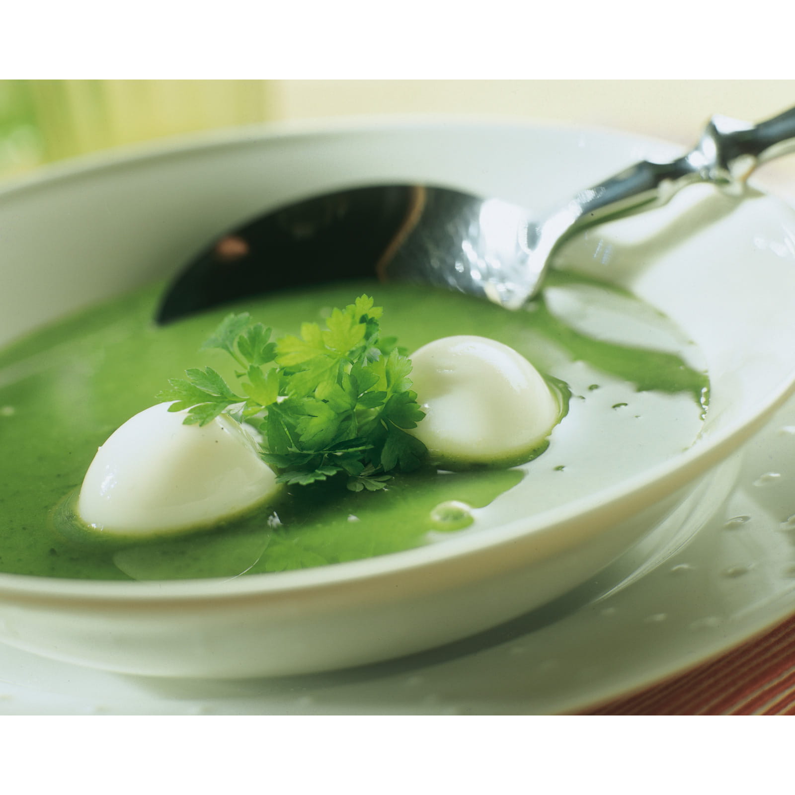 recipe image Duo de soupe aux épinards et au cerfeuil