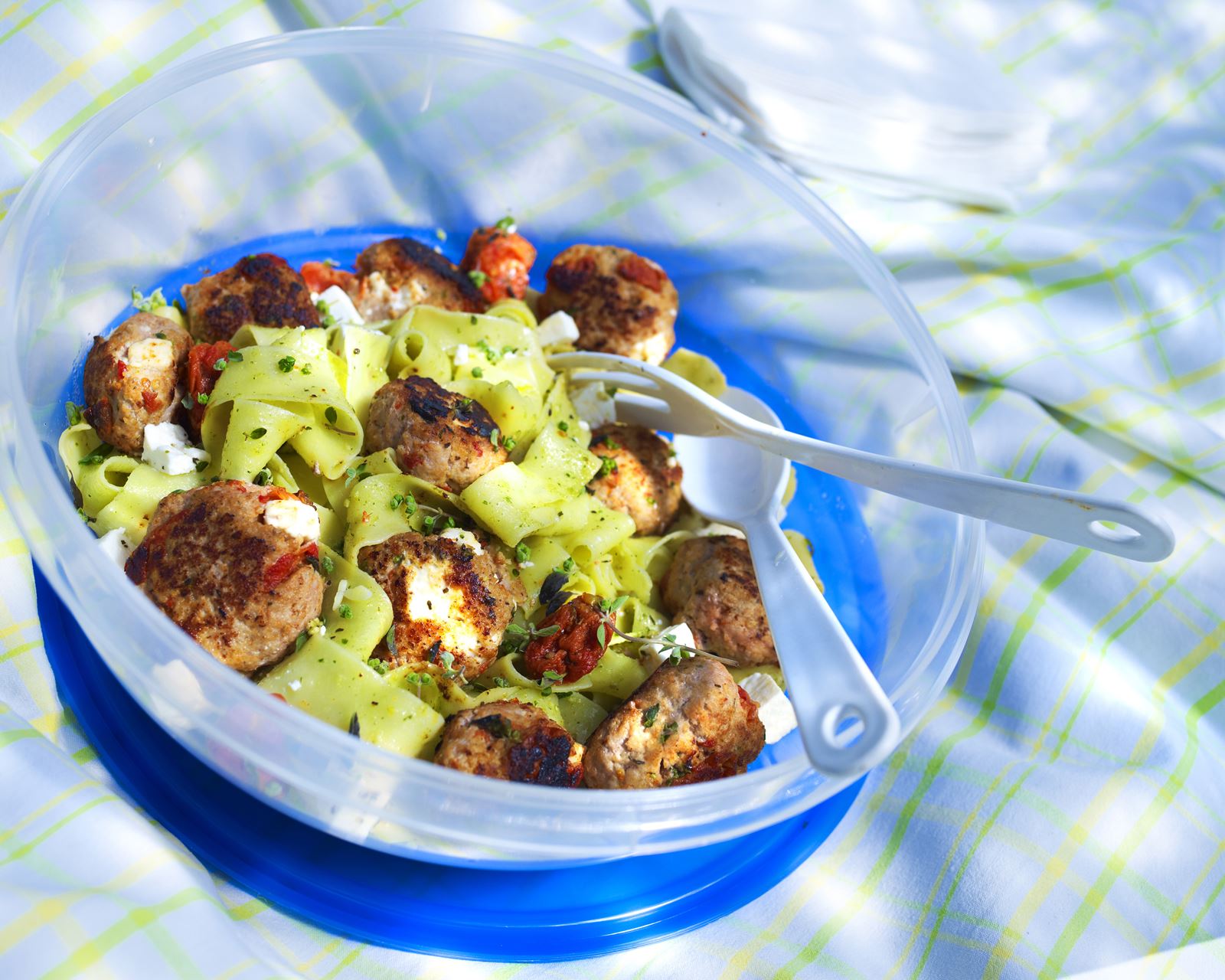 recipe image Pâtes au pesto et boulettes de viande du Sud