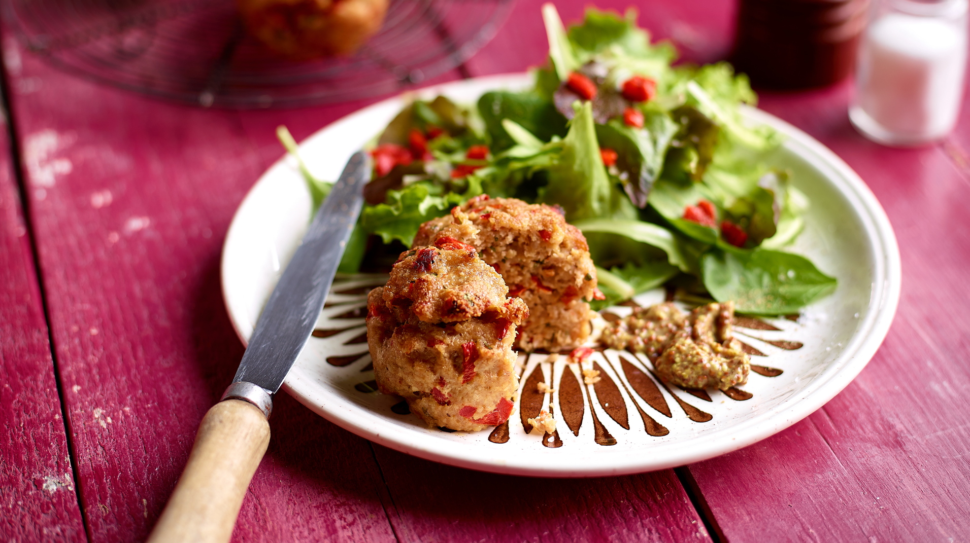 recipe image Muffins de viande hachée au poivron rouge et aux tomates séchées