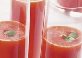 recipe image Smoothie aux fraises, pamplemousse rose et carottes