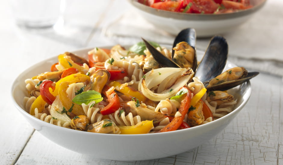 recipe image Pâtes aux moules et légumes méditerranéens rôtis