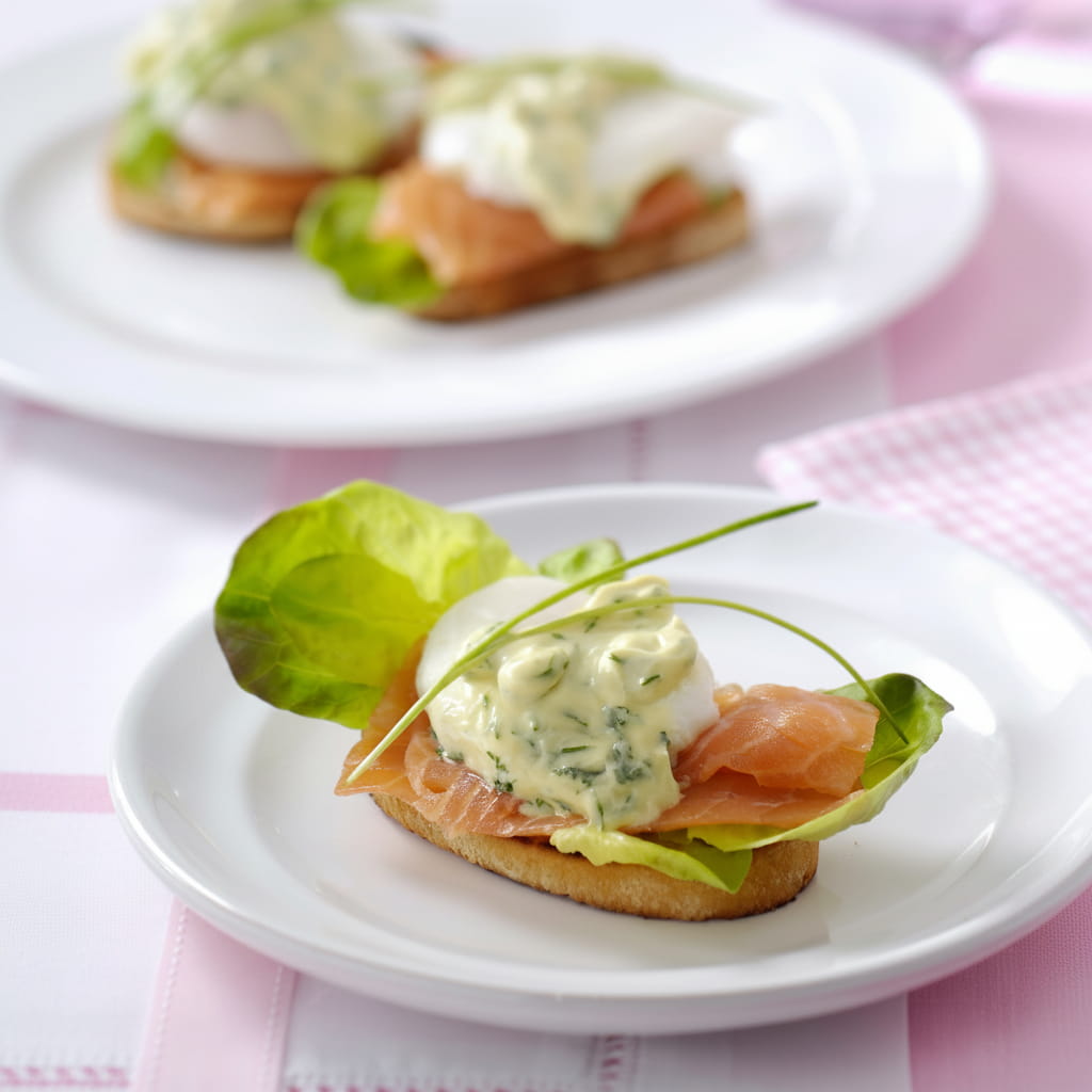 recipe image Bruschetta au saumon fumé avec des petits oeufs pochés