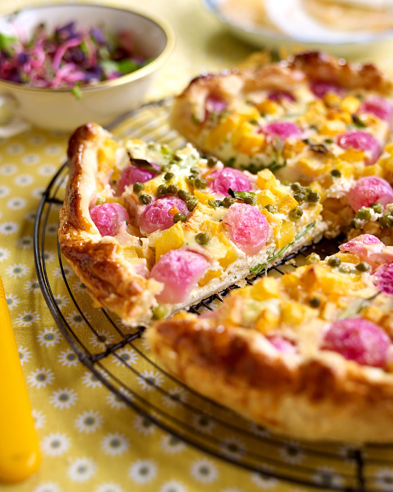 recipe image Quiche aux radis et navets, accompagnée d’une salade de fenouil et pamplemousse