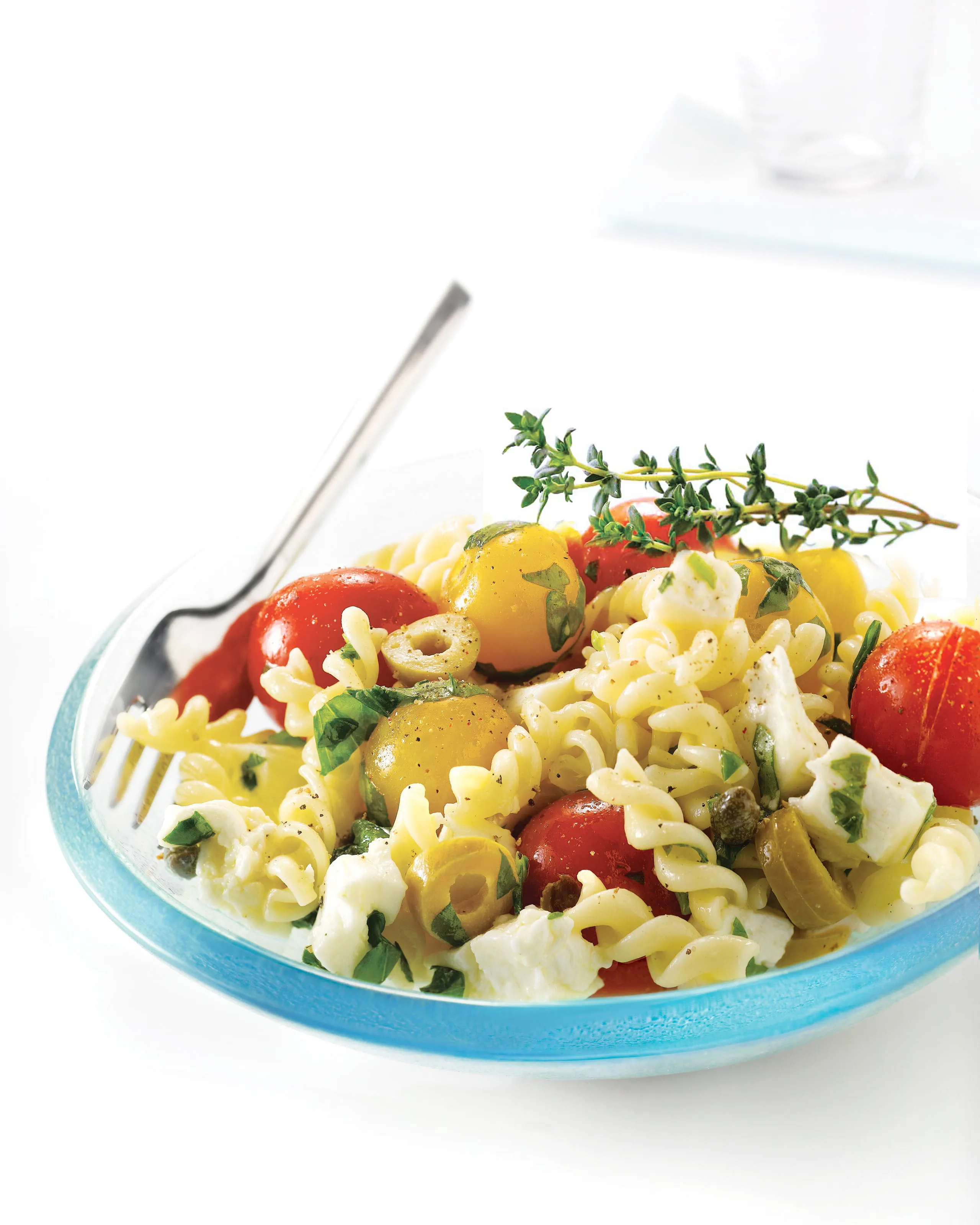 recipe image Salade de pâtes aux tomates fraîches, thym frais et mozzarella