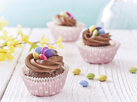 recipe image Cupcakes avec nid d’oiseau à la crème au chocolat