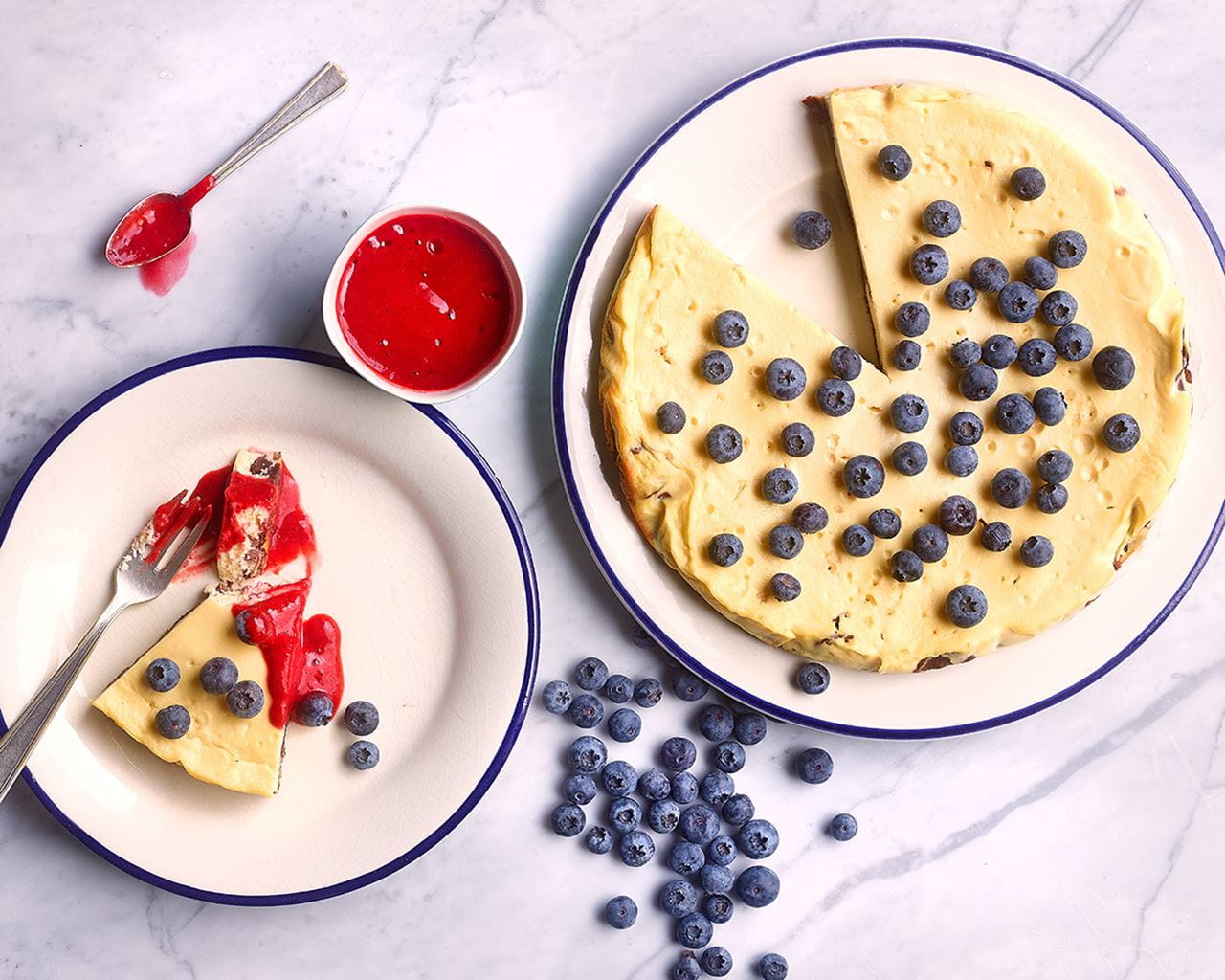 recipe image Cheesecake au coulis de fraises et myrtilles