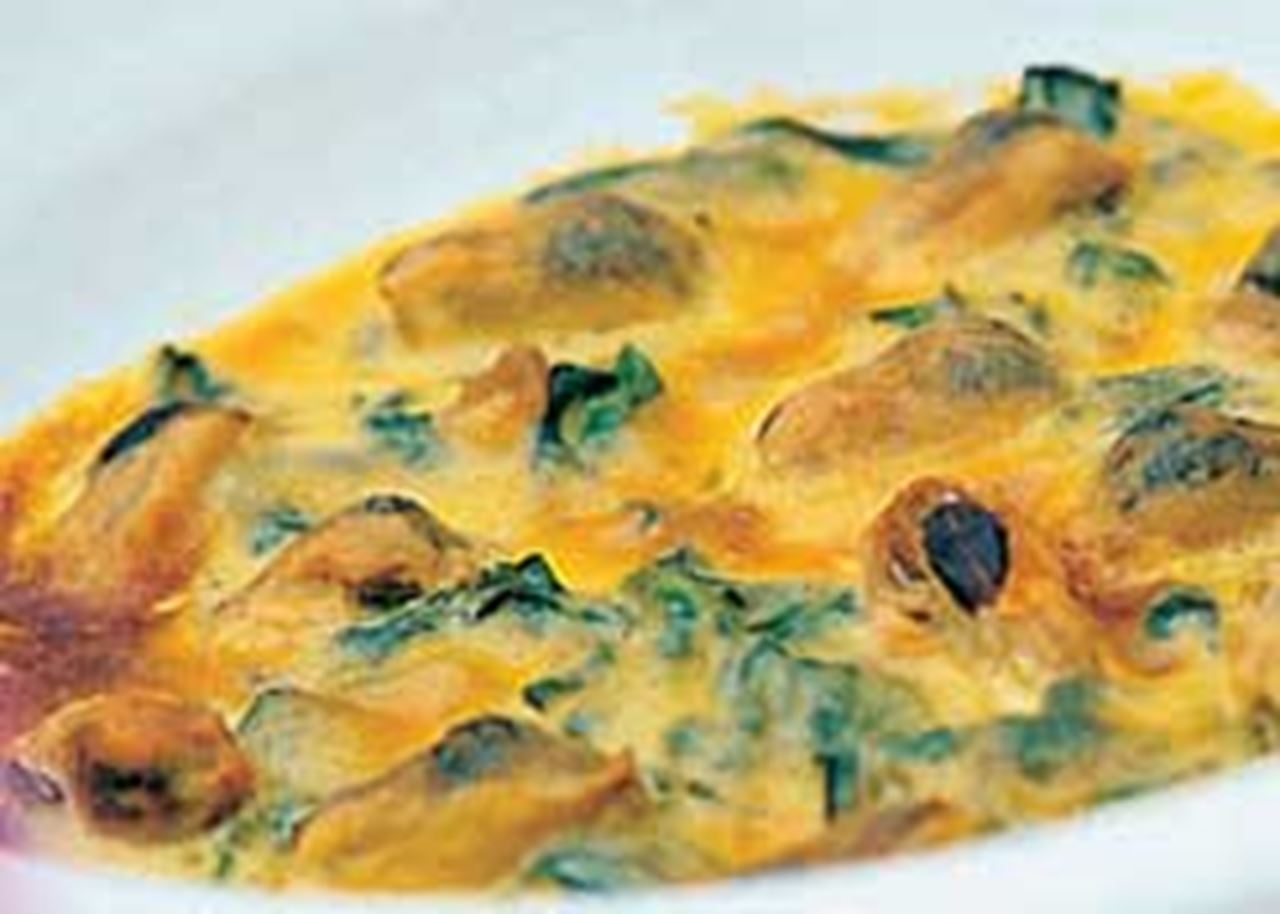 recipe image Moules gratinées au curry et aux jeunes épinards