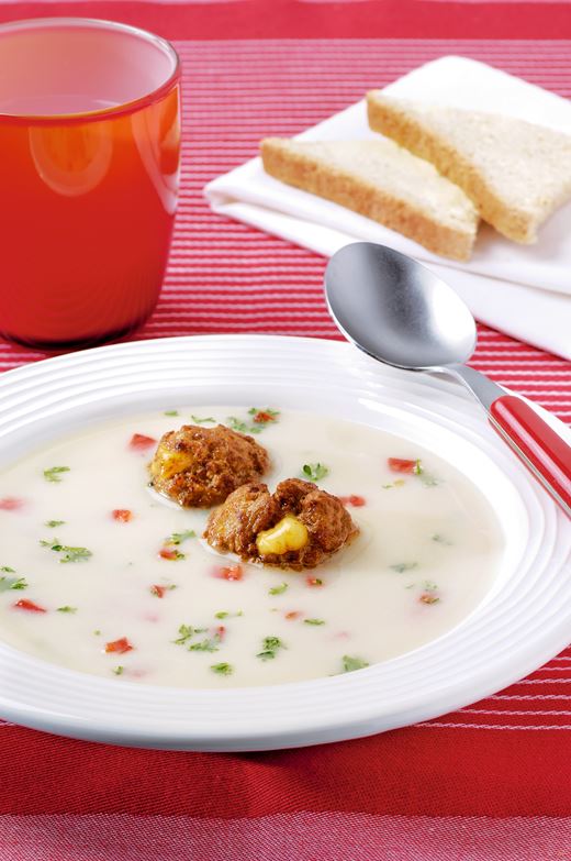 recipe image Soupe de chou-fleur au persil, poivrons et boulettes