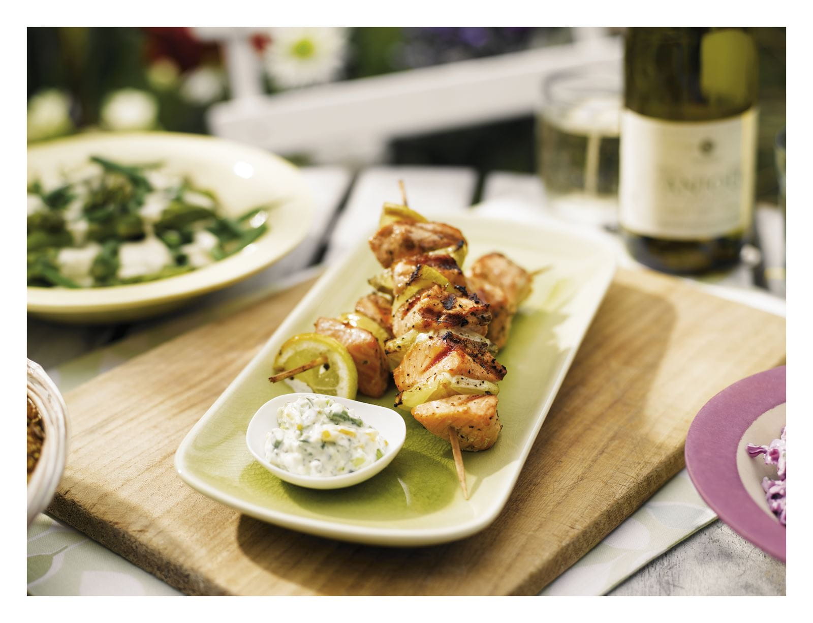 recipe image Brochettes de saumon, dip au citron vert