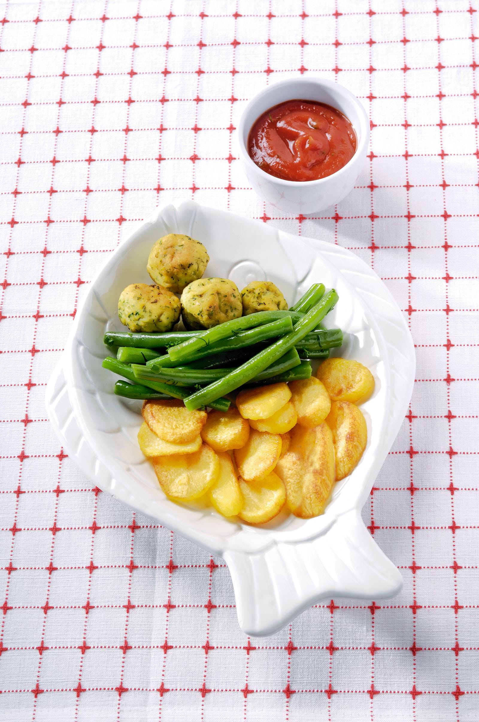 recipe image Boulettes de poisson sauce fines herbes et petites pommes de terre