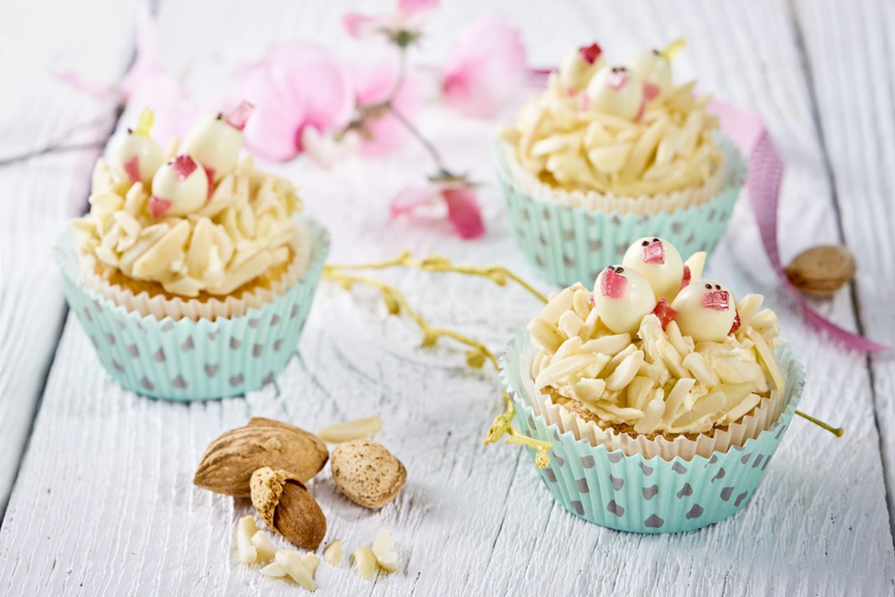 recipe image Cupcakes avec nid aux amandes