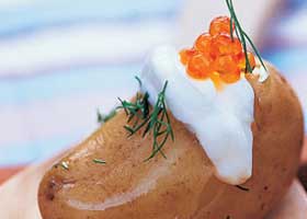 recipe image Potatis och kaviar (pommes de terre au caviar de saumon)