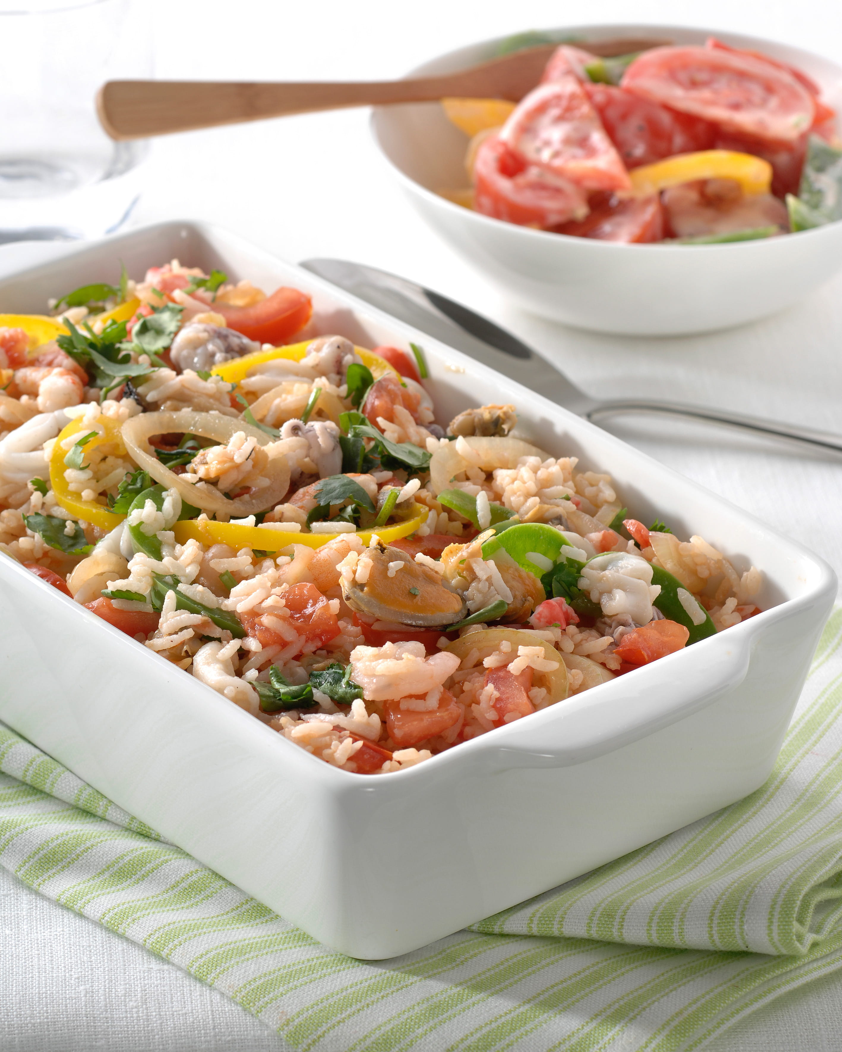 recipe image Pilaf de fruits de mer, salade de poivrons, coriandre et tomate