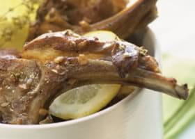 recipe image Côtelettes d'agneau marinées sur un lit de riz