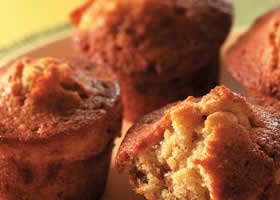 recipe image Cakes au safran, au miel et aux noisettes