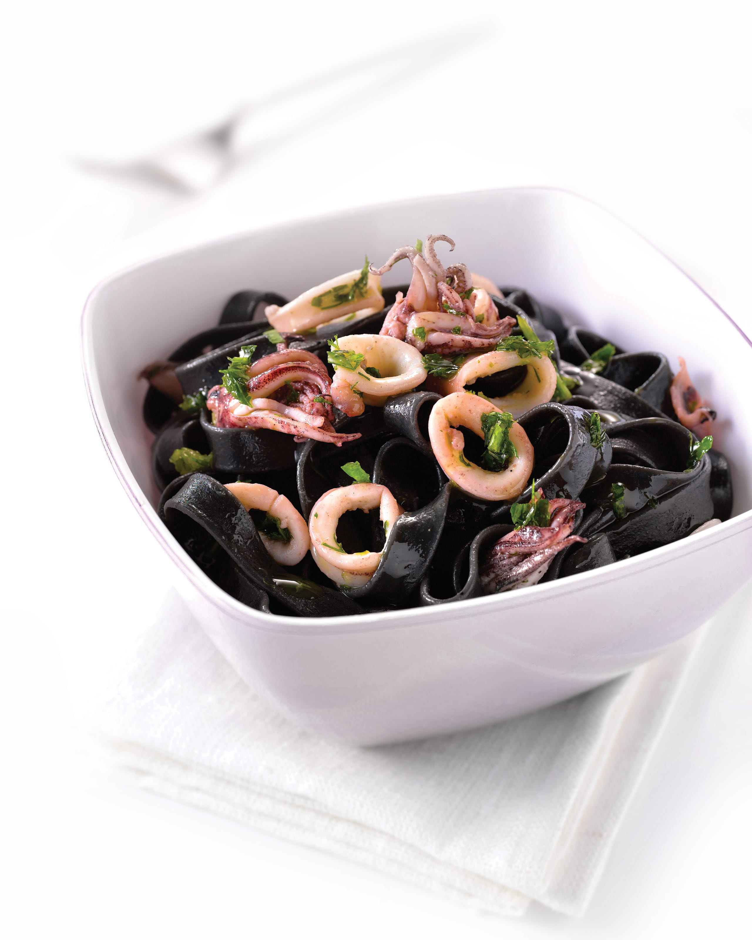 recipe image Tagliatelles à l’encre noire et chipirons