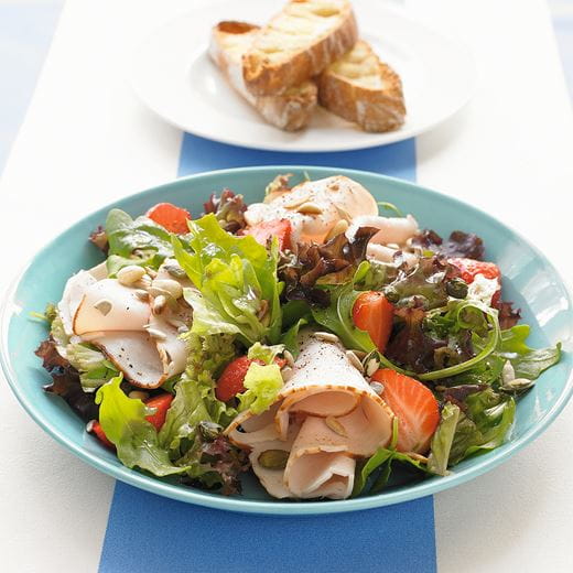 recipe image Salade de fraises et filet de poulet