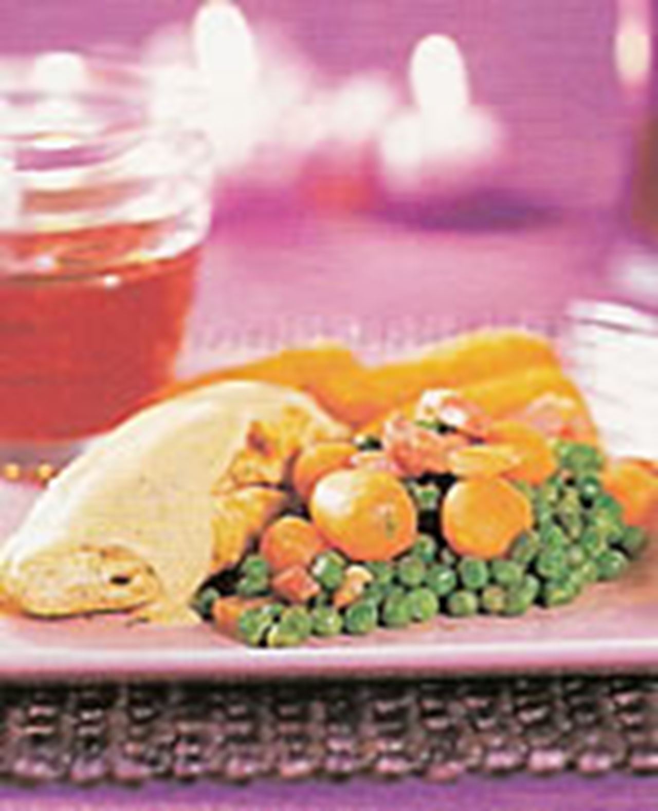 recipe image Filet de poulet sauté aux petits pois, carottes, lardons et tomates cerises